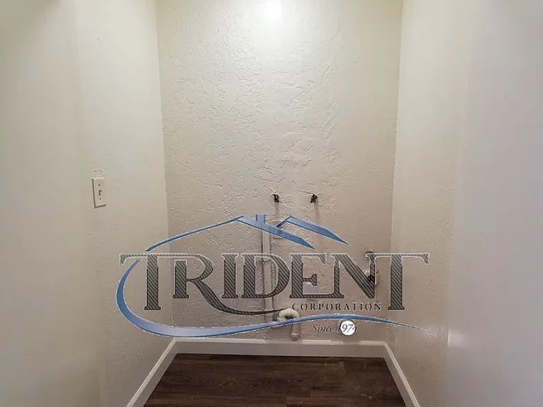 1821 Duplex Sierra Sierra #&-1825 — Photo 18
