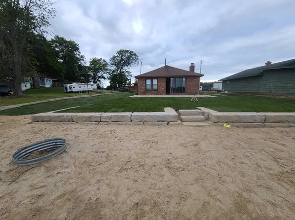 10894 E Shore Dr, Delton, MI 49046