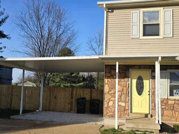 821 Brian Ct, Radcliff, KY 40160