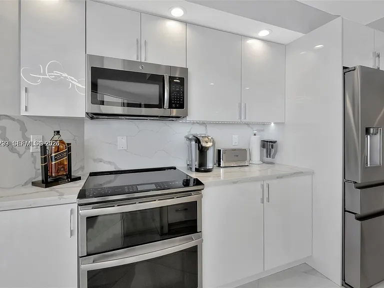 16425 Collins Ave #1612 — Photo 4