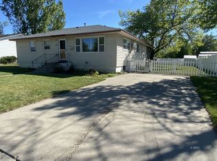 170 N 17th Ave, Forsyth, MT 59327