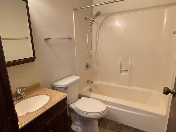 444 N Broad St #8, Galesburg, IL 61401