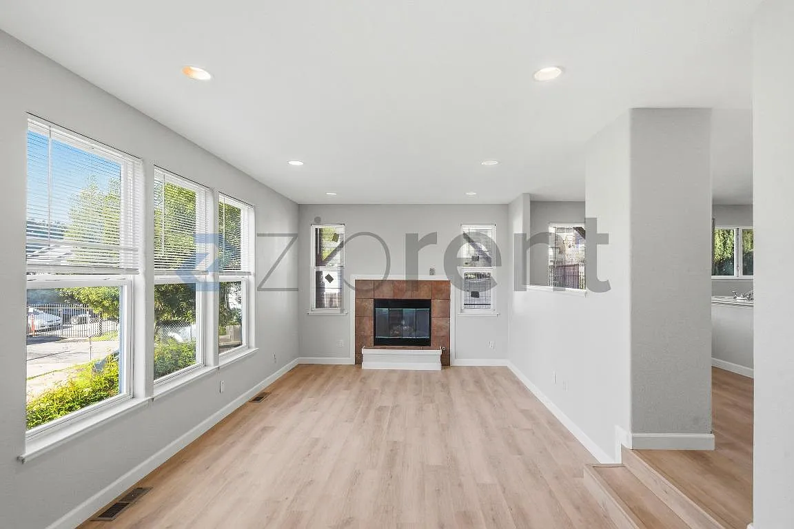 3 bed, 1074 sqft, $3,250 — Photo 3