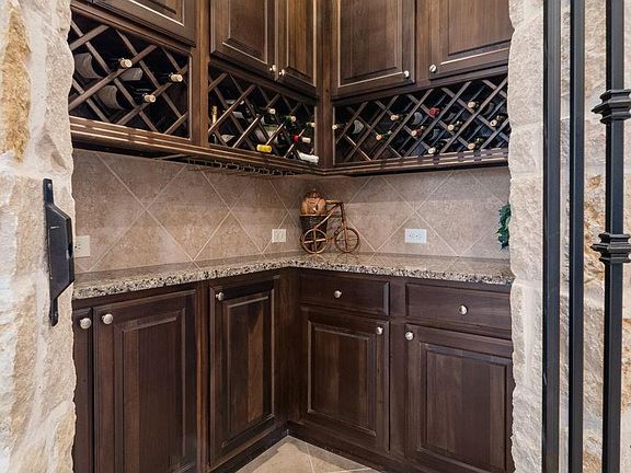 5th image of 7935 Lake Commons Dr