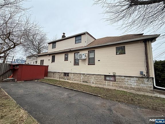 3rd image of 799 2nd St