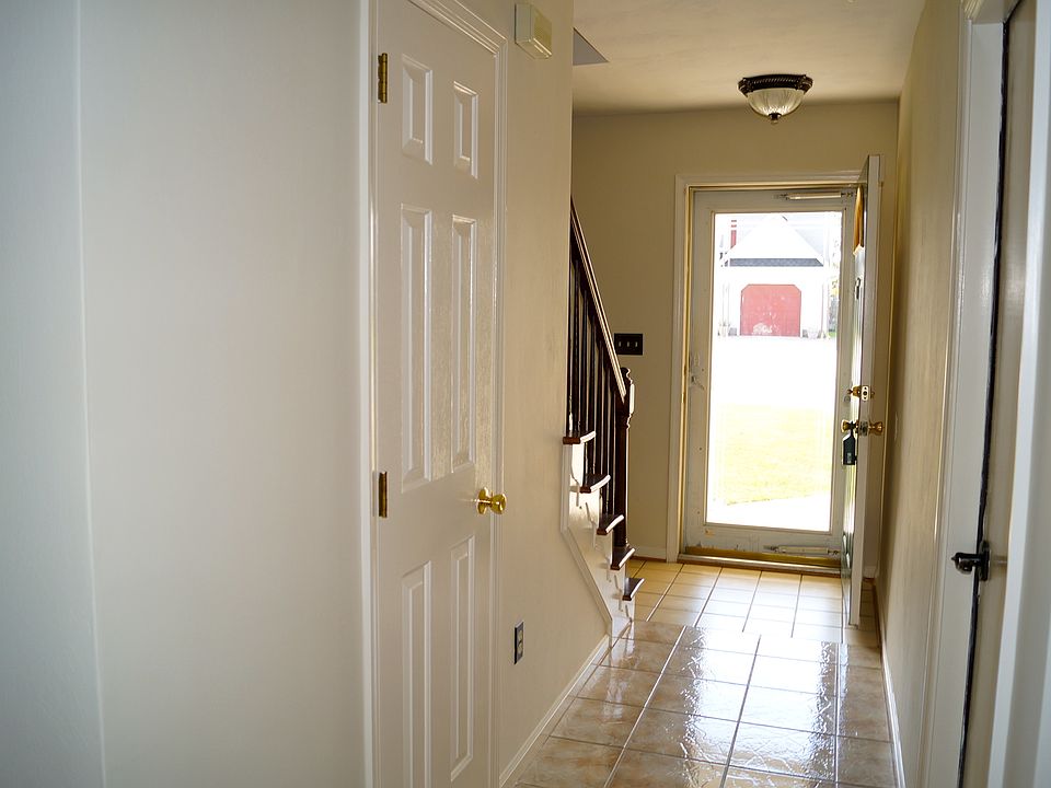 Foyer Freshly Painten