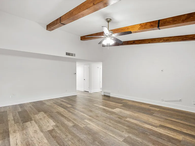 2814 Lindbergh Dr — Photo 4