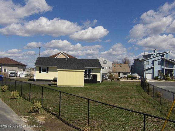 3rd image of 3135 Veeder Ave