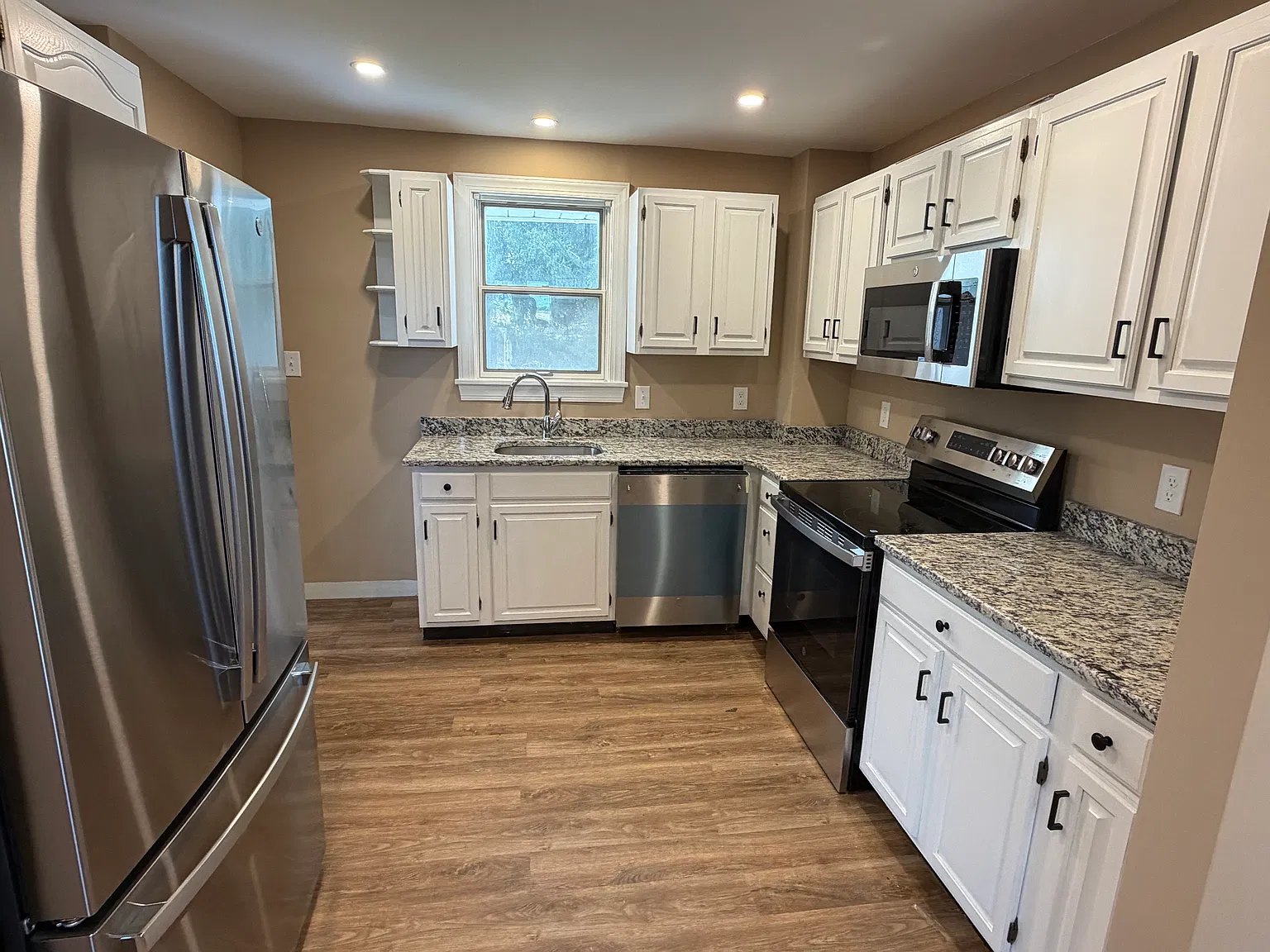 3 bed, 2.5 bath, 1480 sqft, $2,900 — Photo 2