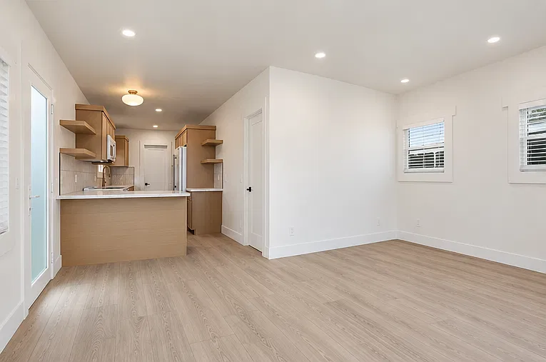 2 bed, 900 sqft, $3,575 — Photo 4