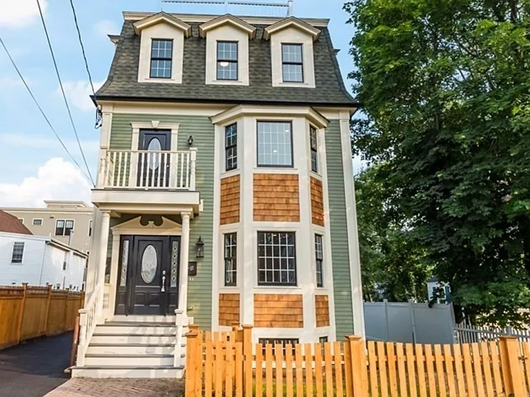 8 Richardson St #2 — Photo 2