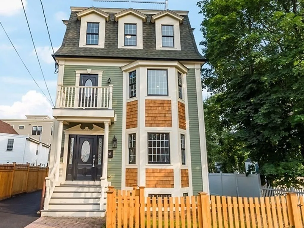 Building Photo - 8 Richardson St #2