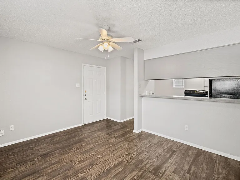 Awesome open Studio Apartments Close to Downtown — Photo 19