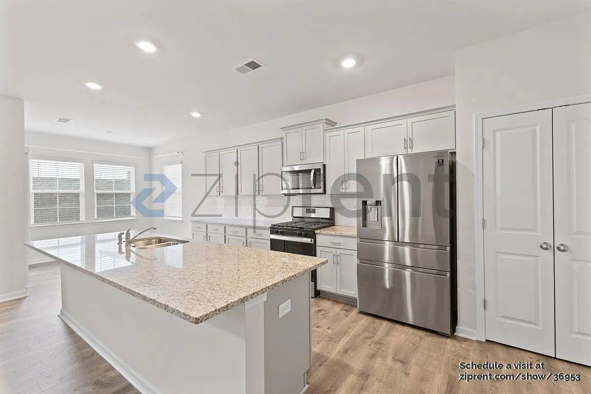 3 bed, 1902 sqft, $2,110 — Photo 4