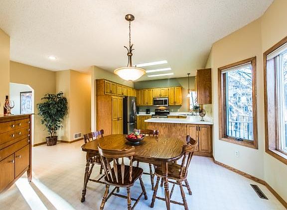 Kitchen has eat-in area