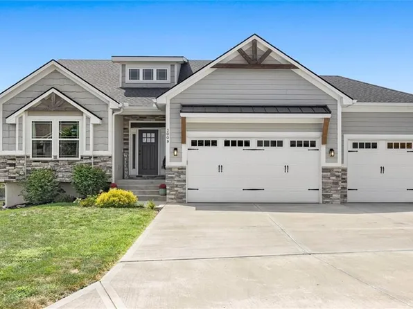 3009 E Canyon Dr, Harrisonville, MO 64701