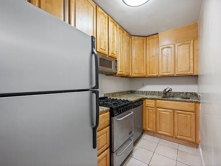 300 W 55th St #10B — Photo 3