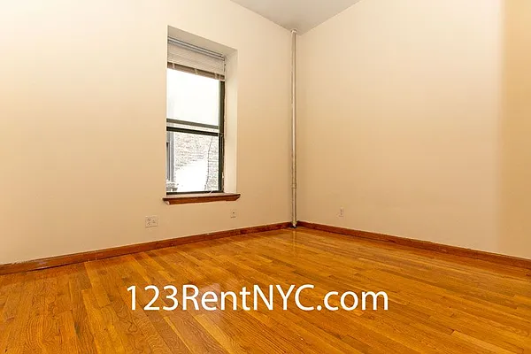 Rented by Chartwell Manhattan Realty | media 34
