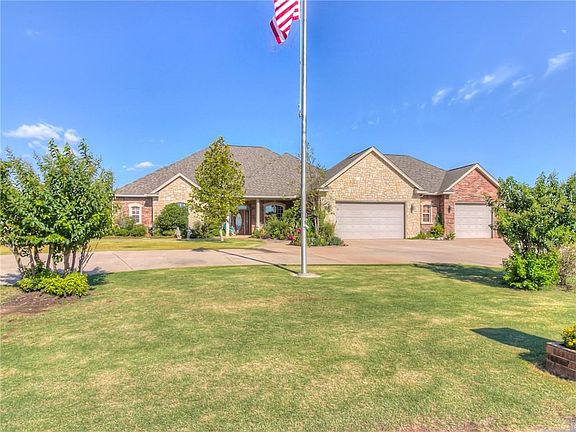 2nd image of 2741 Long Lake Pl