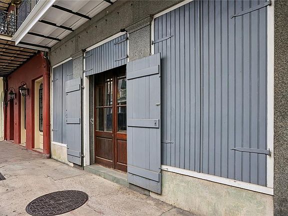 3rd image of 524 Saint Philip St APT 1B
