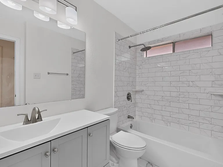 1426 Mapleview Dr — Photo 30