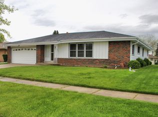 2071 E Birch Dr, Oak Creek, WI 53154