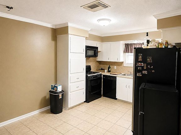4th image of 3311 Longwood Dr