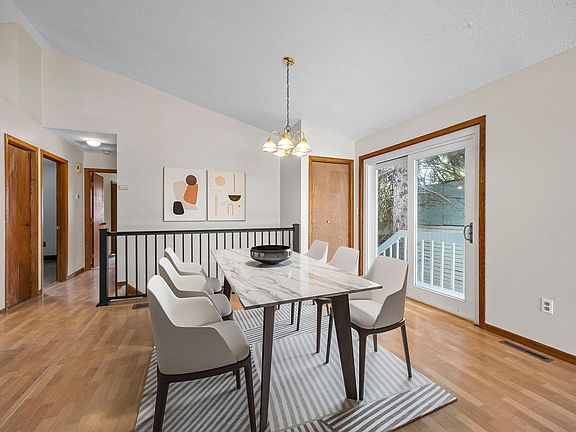 4th image of 737 6th Ave NW