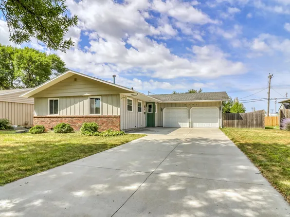2307 11th St S, Fargo, ND 58103