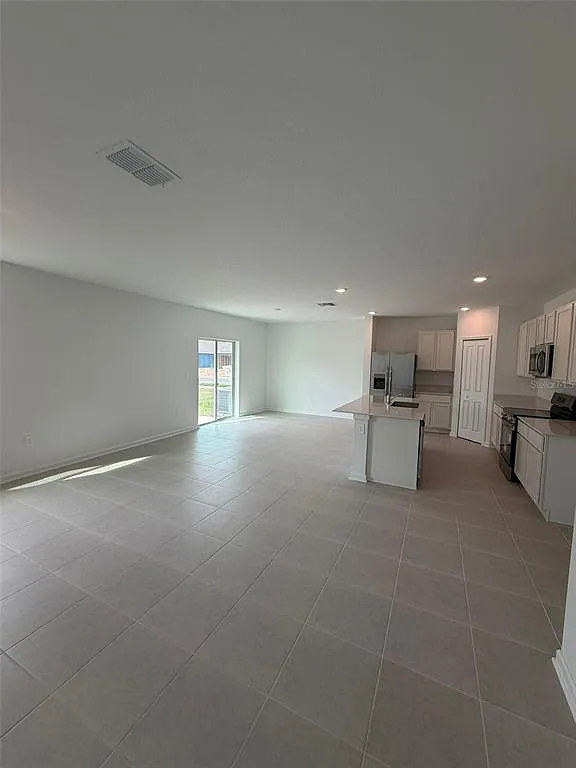 4 bed, 2.5 bath, 2136 sqft, $2,000 — Photo 4