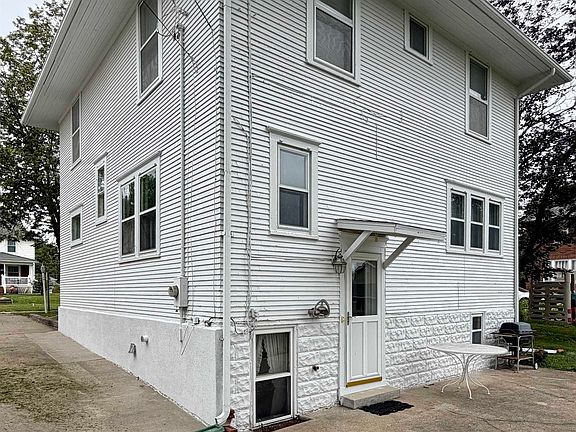 5th image of 917 N Main St