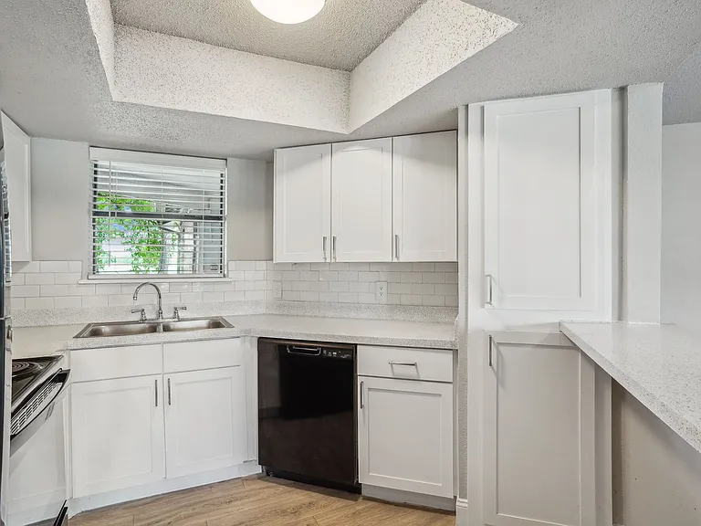 Vantage Point Apartments — Photo 4