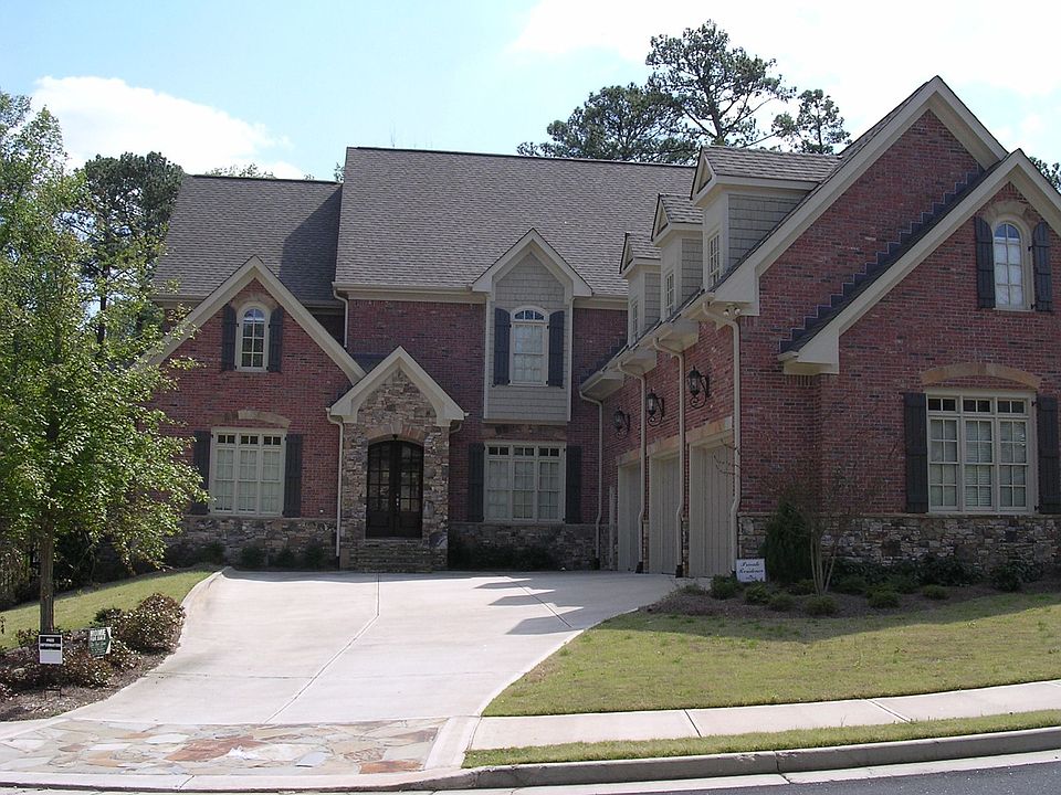 Stunning Executive Home - great location - wonderful neighborhood