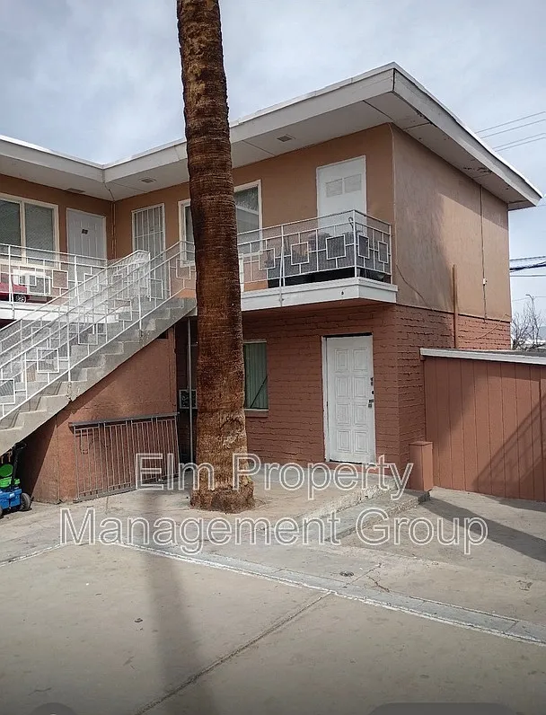 2 bed, 1.0 bath, 720 sqft, $975 — Photo 1