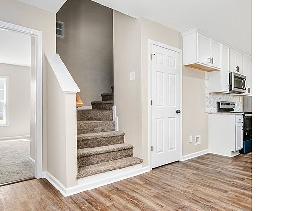 5th image of 973 Martin Rd