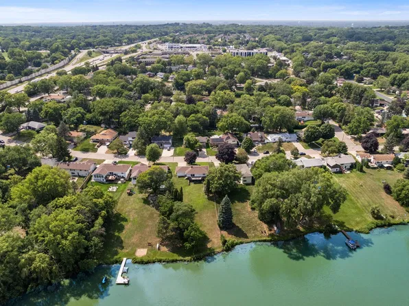 1115 Pike Lake Dr, New Brighton, MN 55112
