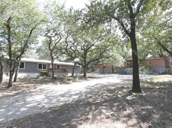 76 & 76B Post Oak, La Vernia, TX 78121