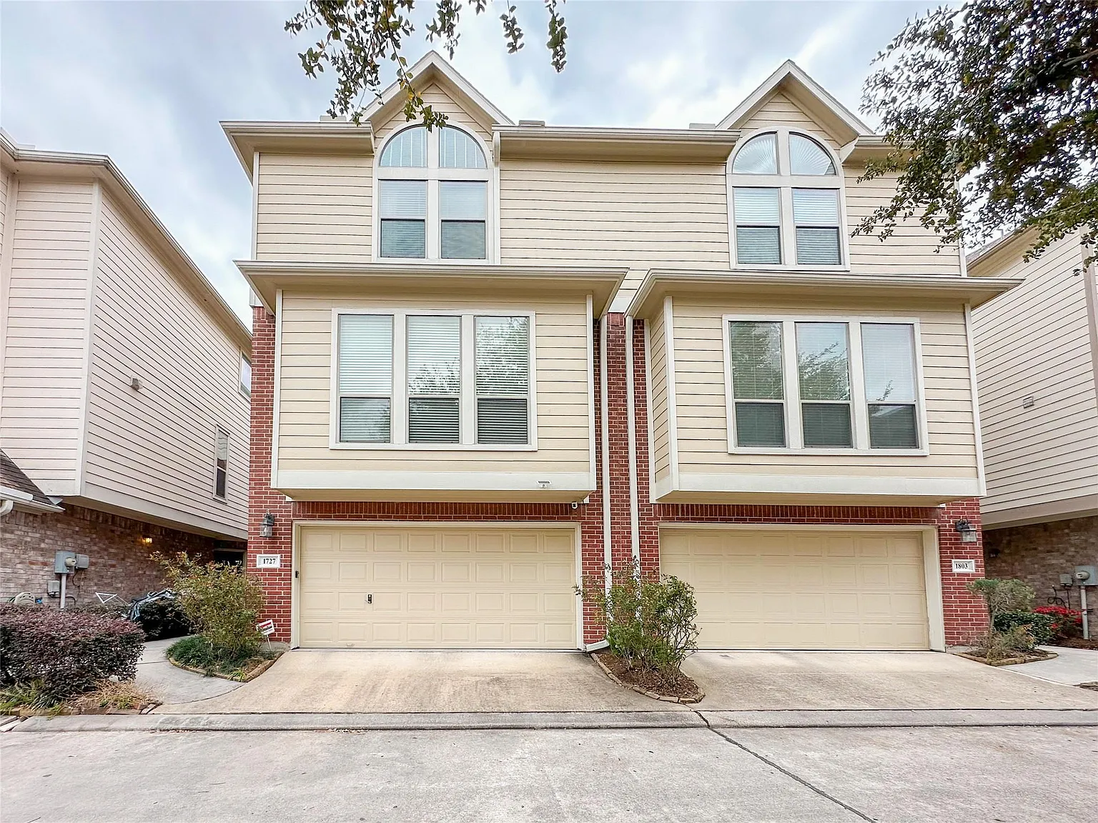 3 bed, 3.5 bath, 2510 sqft, $2,900 — Photo 3