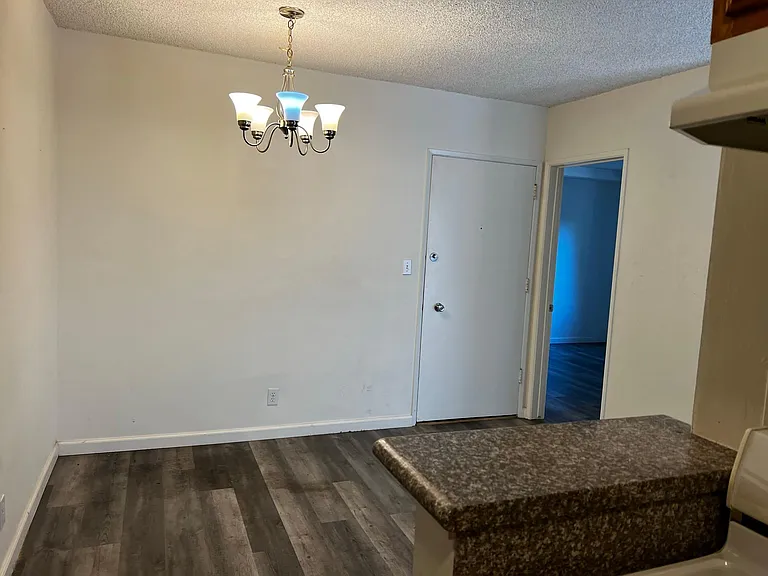 1730 Barry Ave — Photo 11