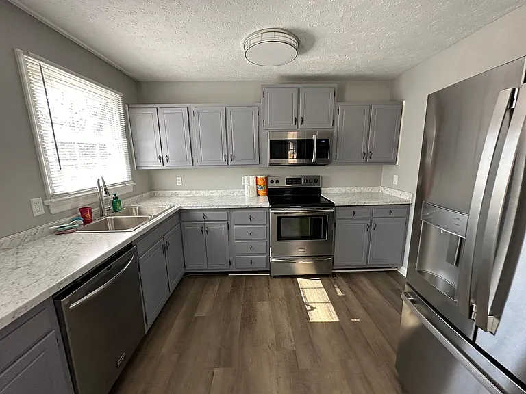 1209 Craigmont Dr — Photo 1