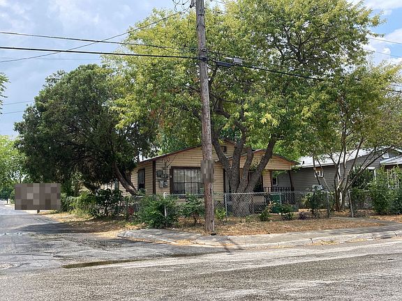 3rd image of 3202 El Paso St