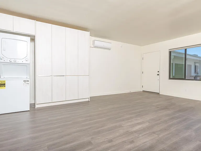 Modern Renovated Studio at 1330 N Martel Ave., Los Angeles, CA 90046 — Photo 4