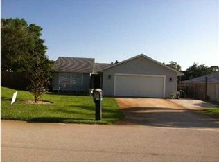 915 4th Ln, Vero Beach, FL 32962