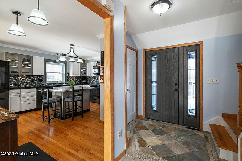 4th image of 6 Cedarcrest Drive