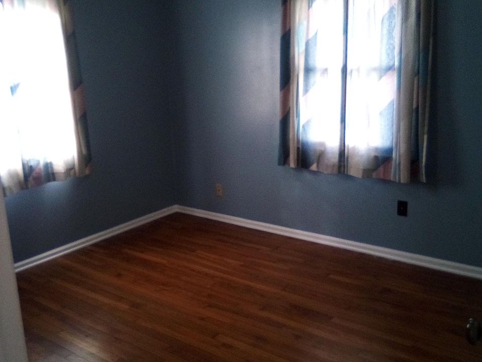 Bedroom, main floor