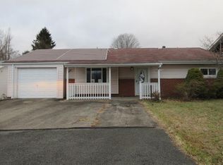 484 Colonial Manor Rd, Irwin, PA 15642