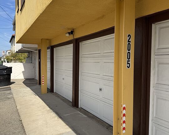 5th image of 2005 Oak St