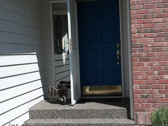 3rd image of 625 E Martingale Ct