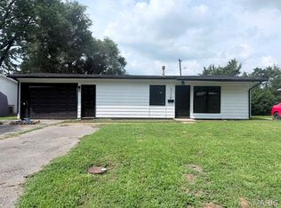 1110 Saint Michael Dr, Cahokia, IL 62206