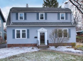 2237 S Overlook Rd, Cleveland Heights, OH 44106